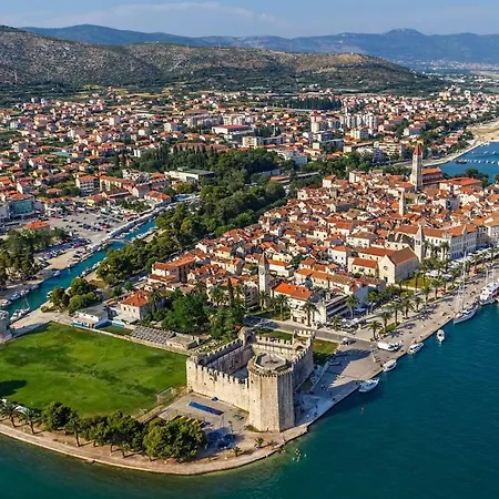 Apartment Ferias Trogir Exterior photo