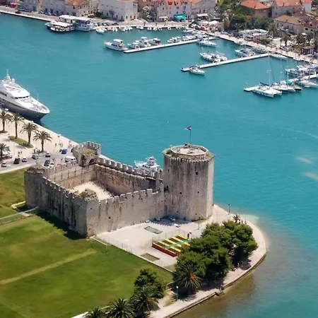 Apartment Ferias Trogir Exterior photo